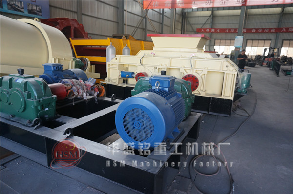 2PG1000x800型全液壓對(duì)輥粉碎機(jī)裝車發(fā)往江蘇蘇州