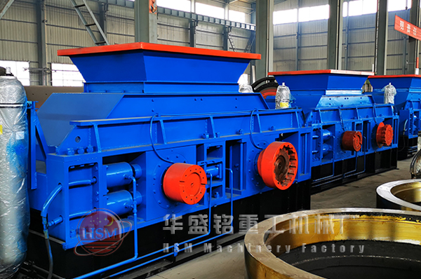 大型對(duì)輥破碎機(jī)圖片
